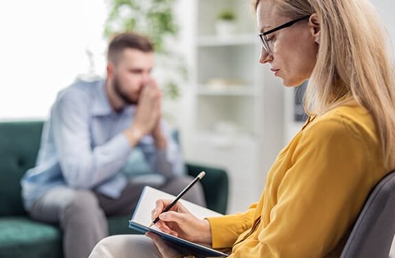 Avaliação psicossocial em Brasília feita pela Nova Medicina e Segurança do Trabalho. Atendimento profissional para saúde mental ocupacional.