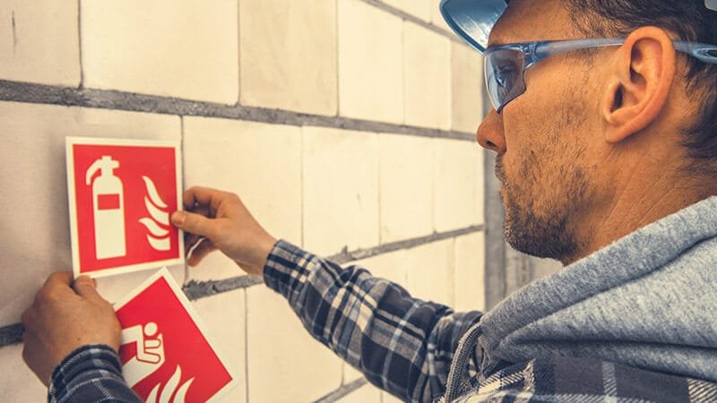 Sinalização de Segurança NR 26: Guia Atualizado com Tipos e Regras